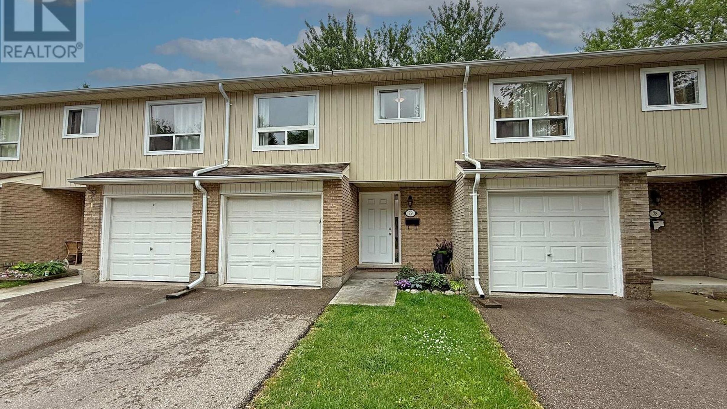 79 - 279 BLUEVALE STREET N Image