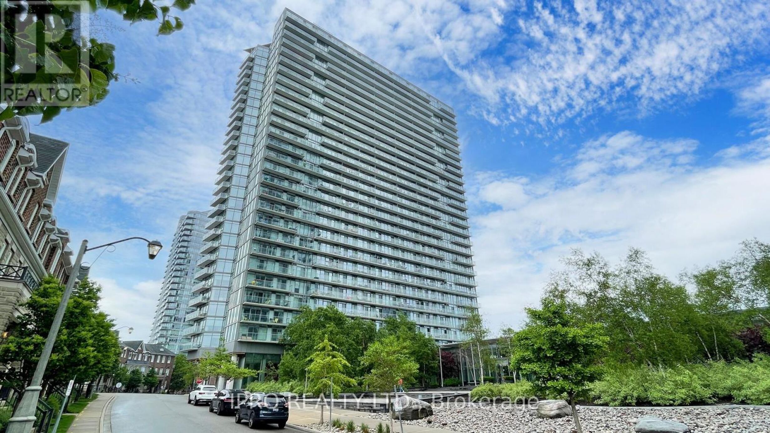 2706 - 103 THE QUEENSWAY AVENUE Image