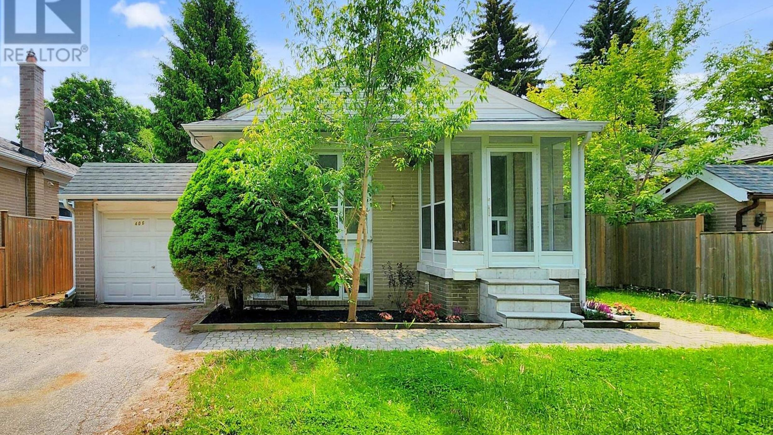 406 CENTRE STREET E Image