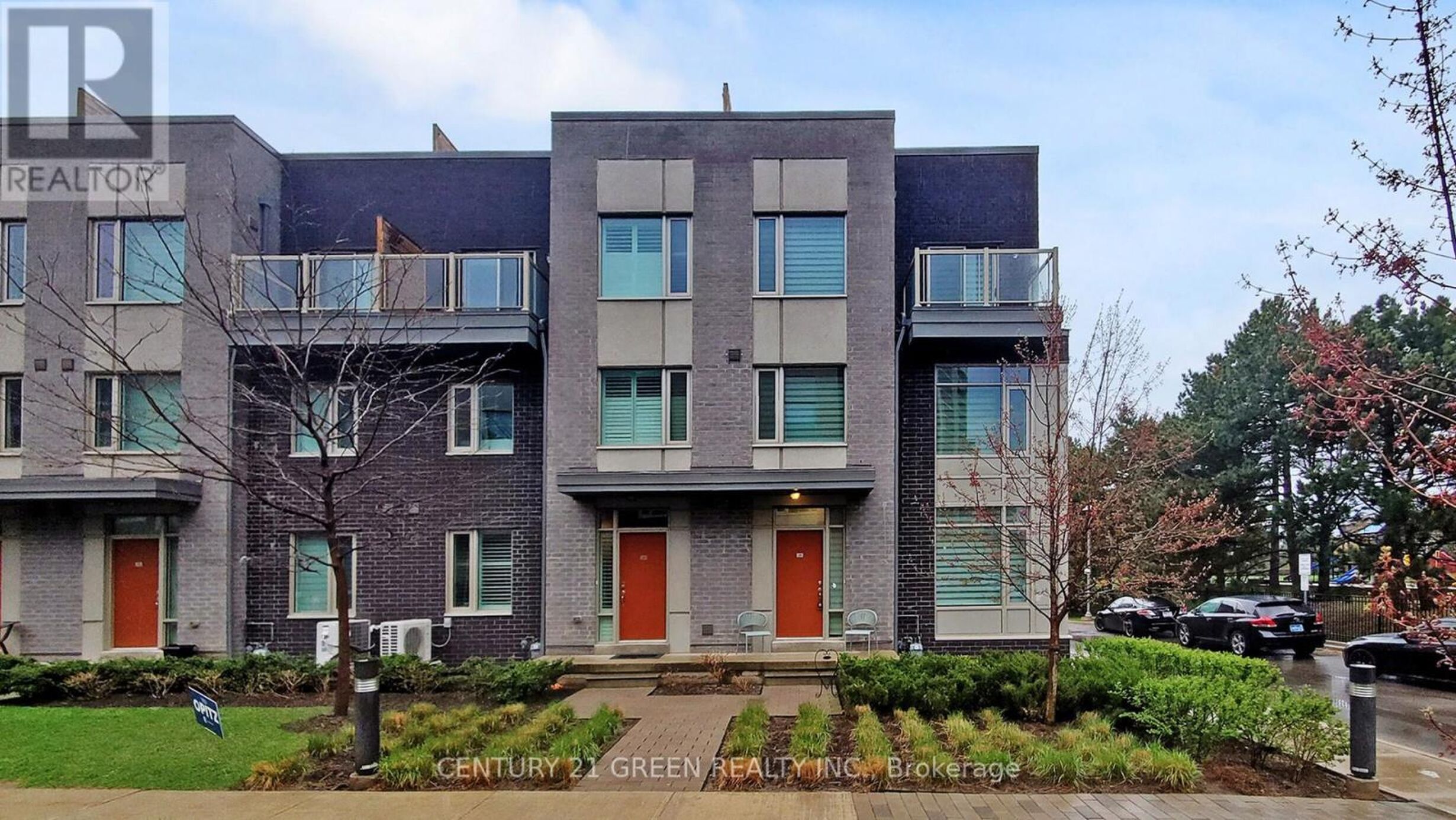 25 - 18 APPLEWOOD LANE Image