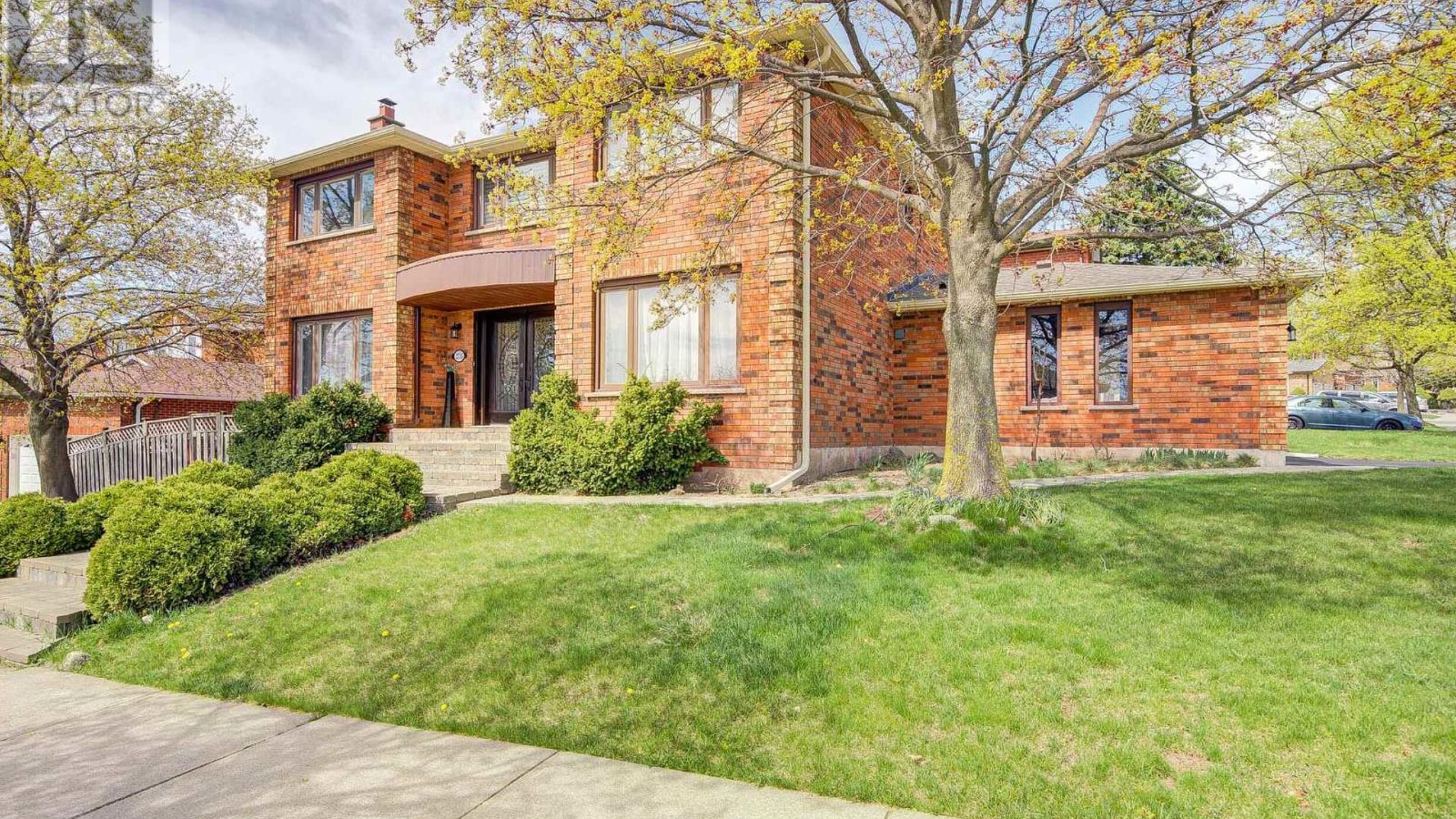 2735 KINGSWAY DRIVE Image