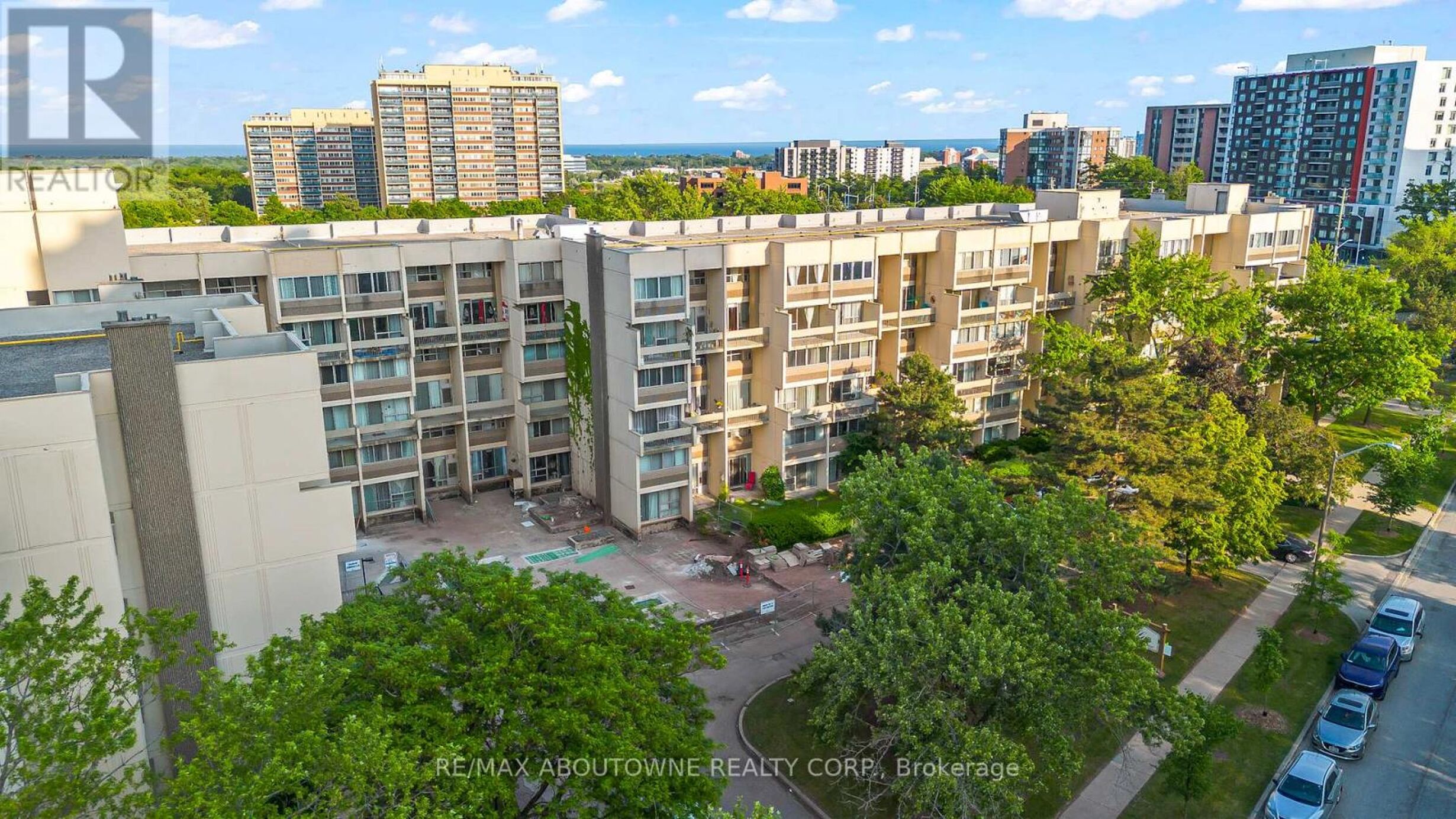 523 - 1300 MARLBOROUGH COURT Image