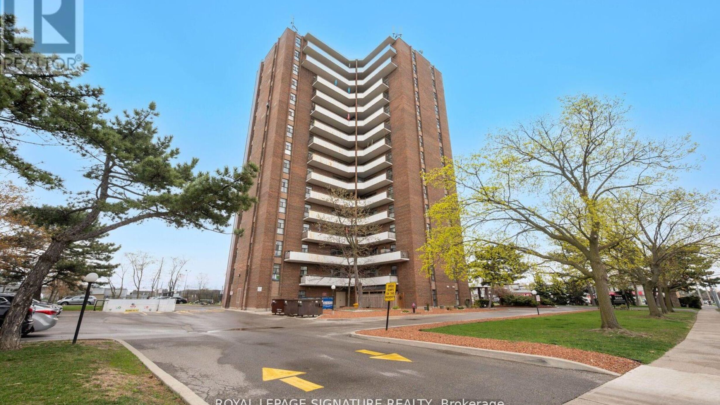 201 - 3025 QUEEN FREDERICA DRIVE Image