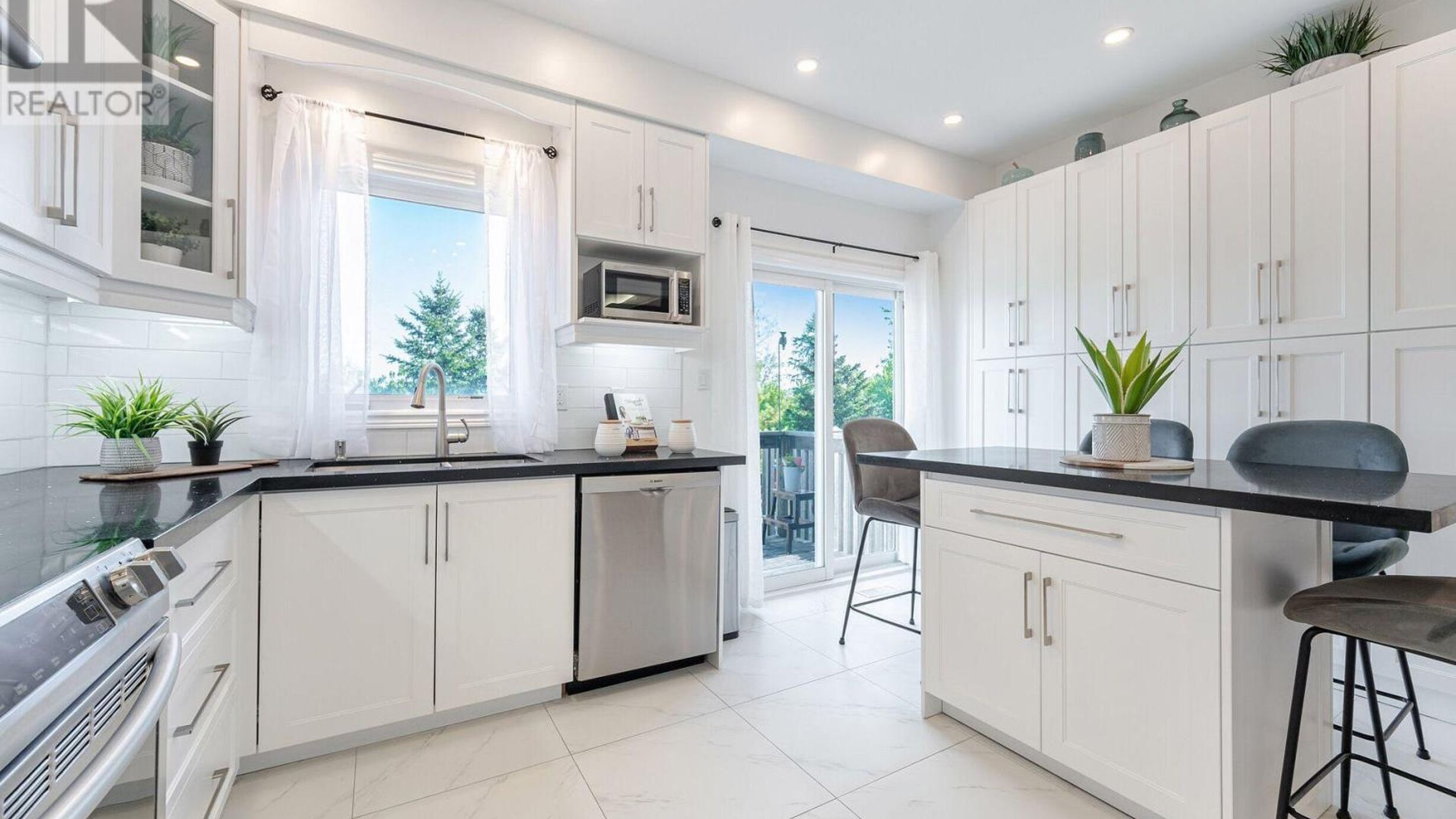 569 REEVES WAY BOULEVARD Image