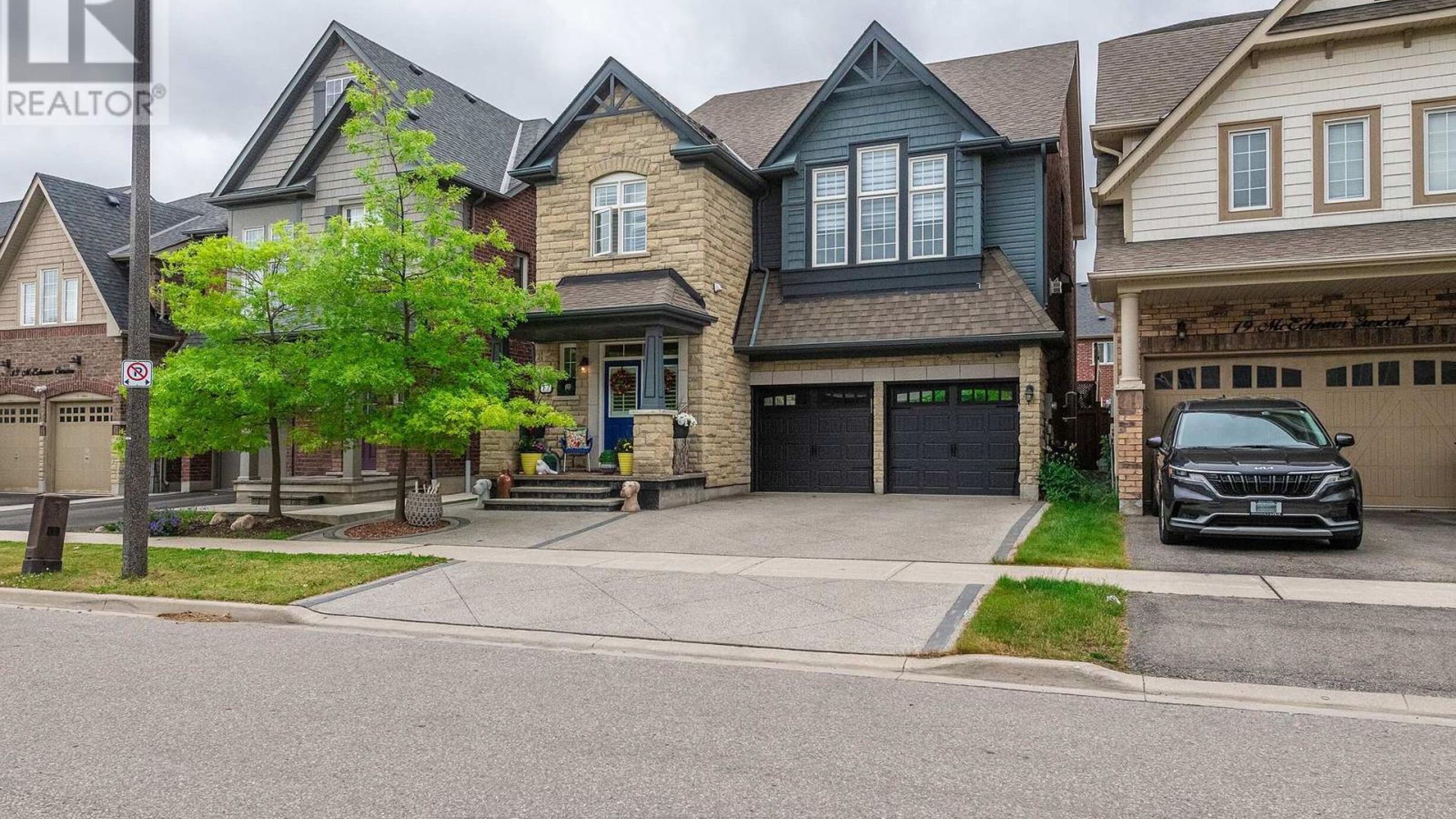 17 MCECHEARN CRESCENT Image