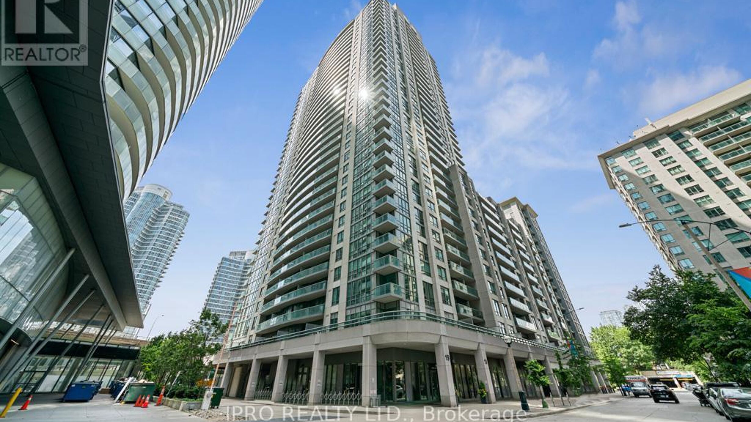 506 - 19 GRAND TRUNK CRESCENT Image