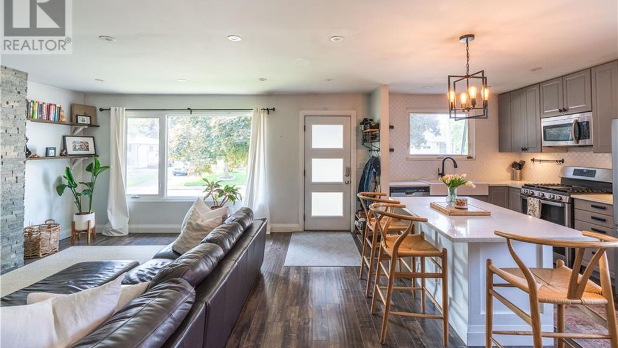 16 BOSTON Crescent Image