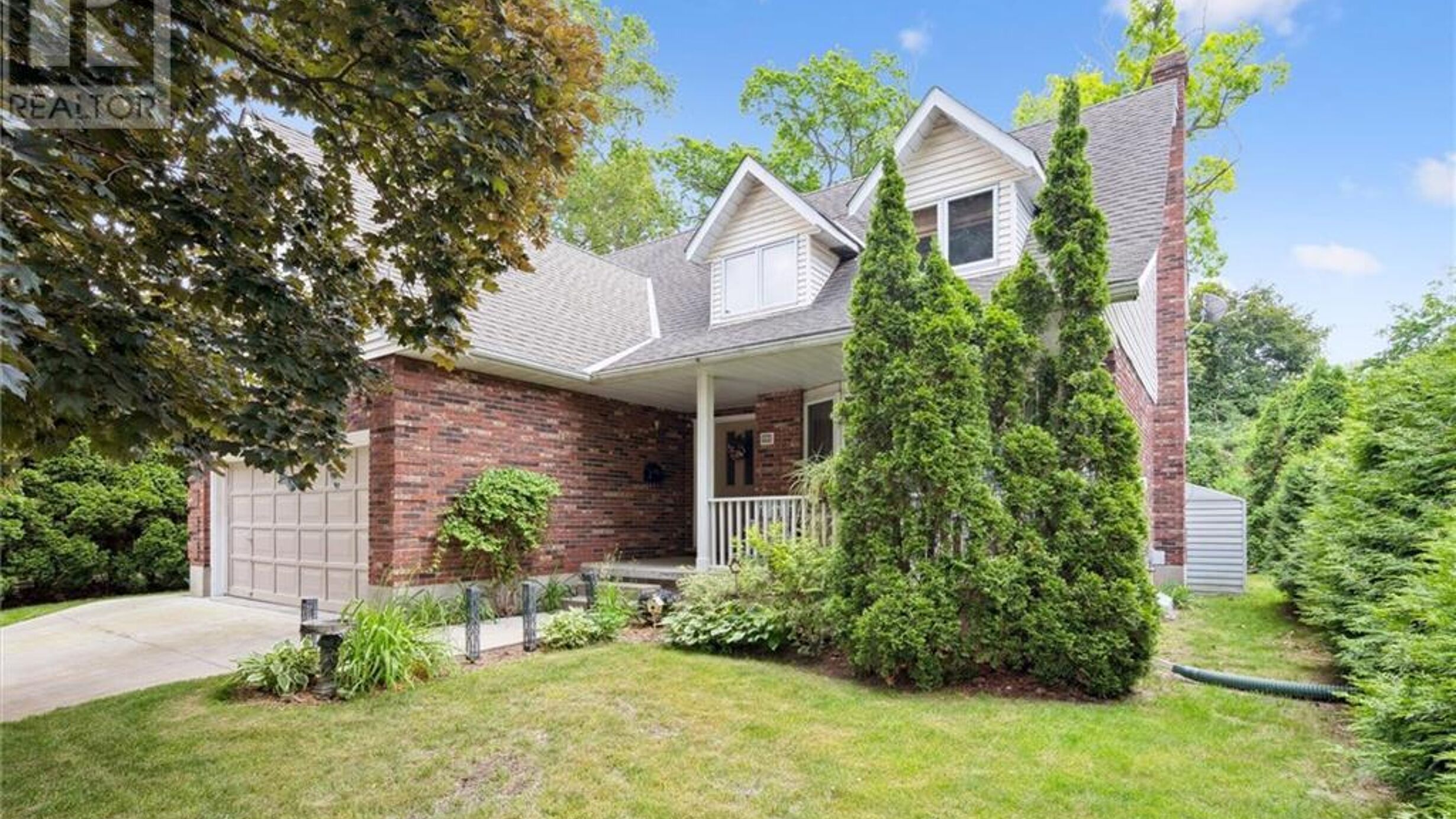 45 APPLEWOOD Crescent Image
