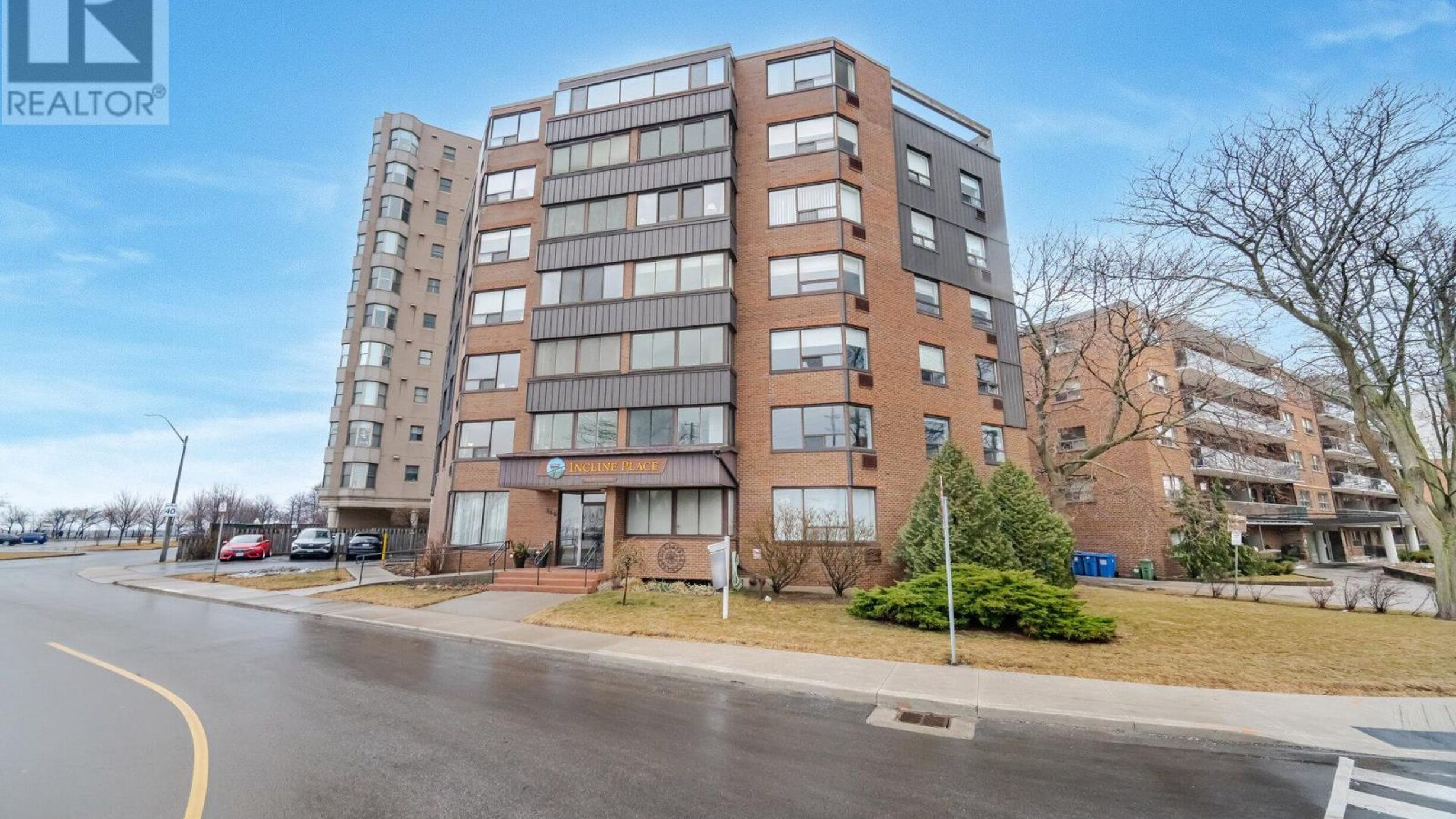 201 - 166 MOUNTAIN PARK AVENUE Image