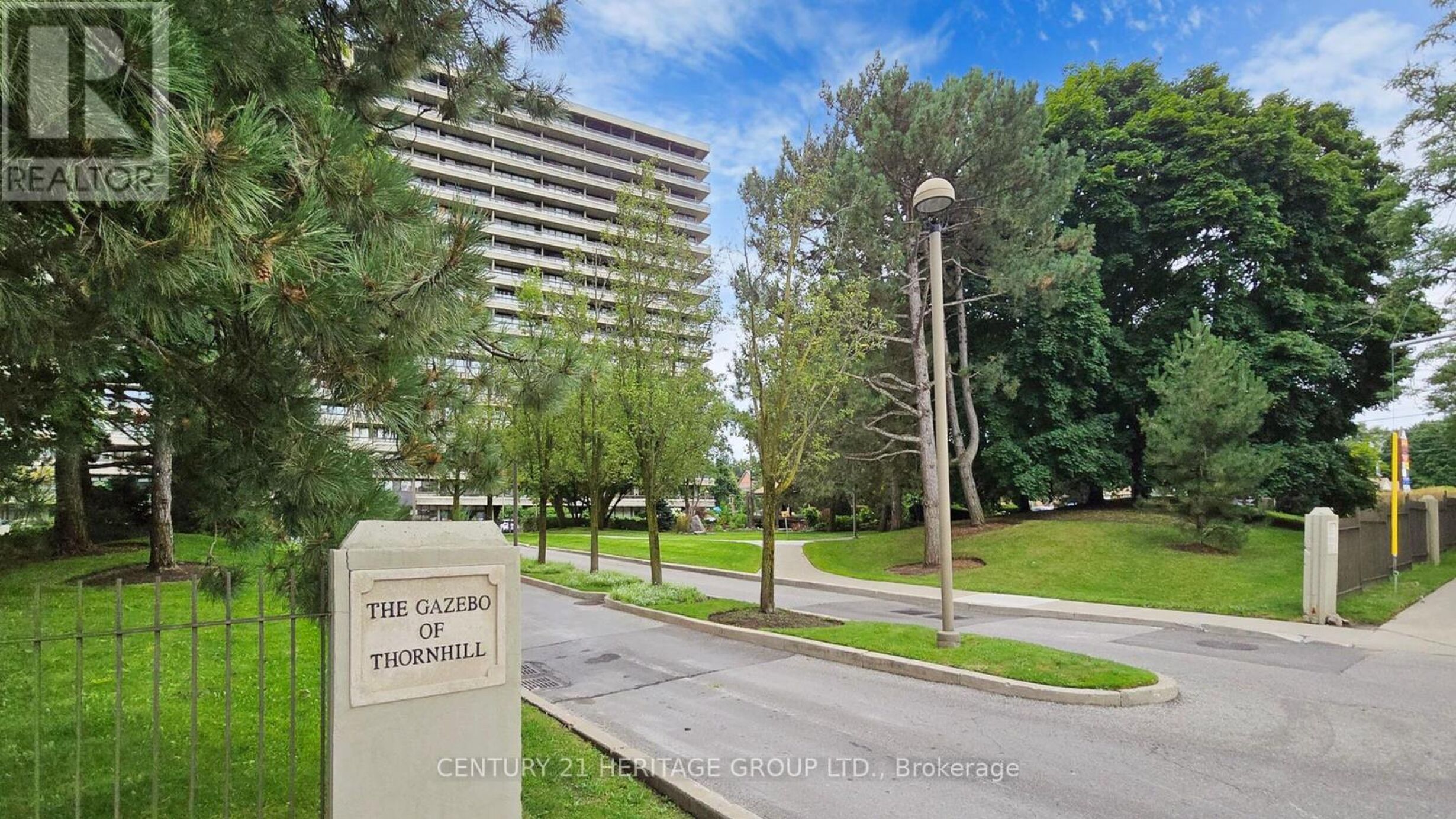 1212 - 8111 YONGE STREET Image