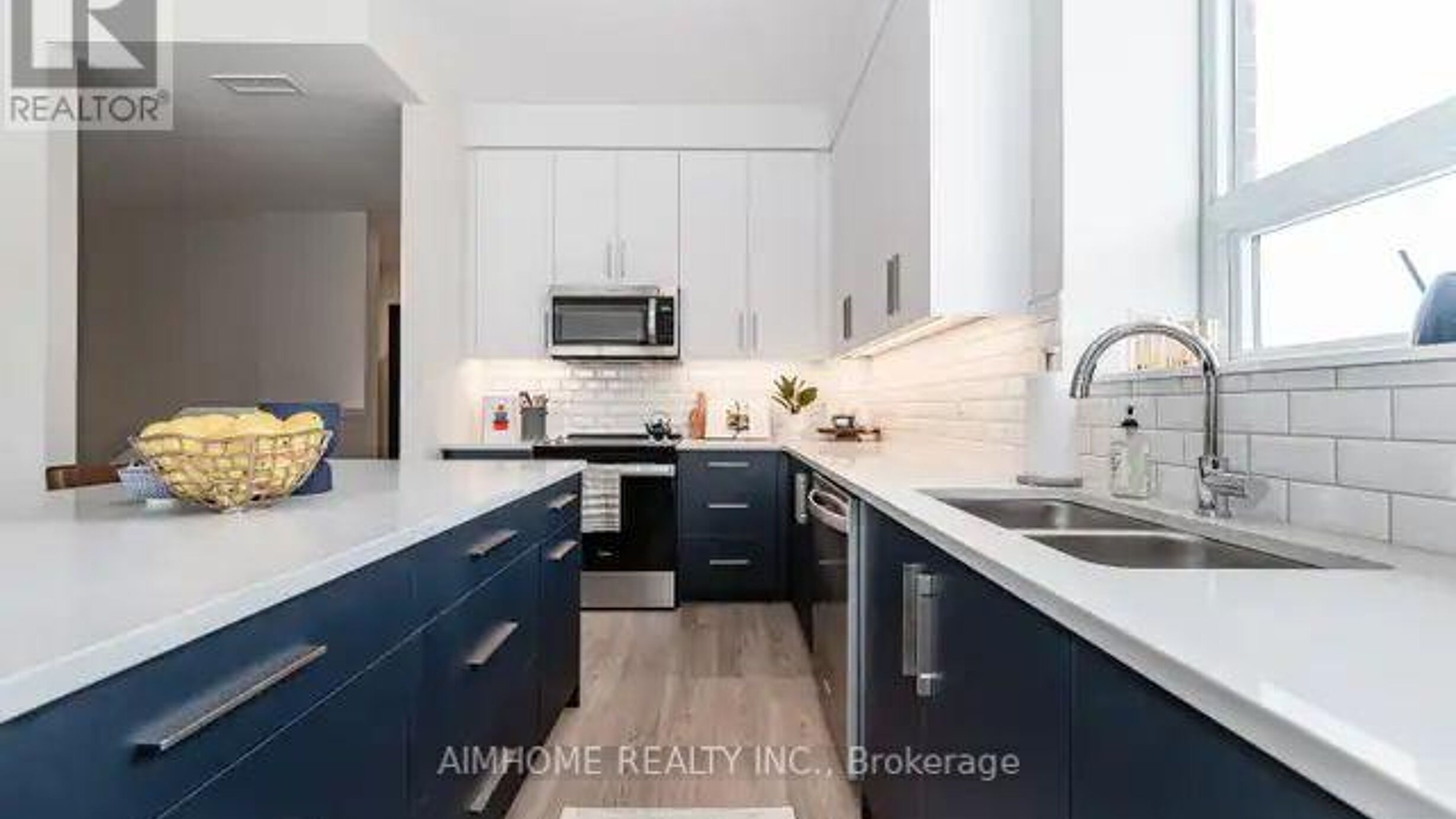 1121 - 460 COLUMBIA STREET W Image