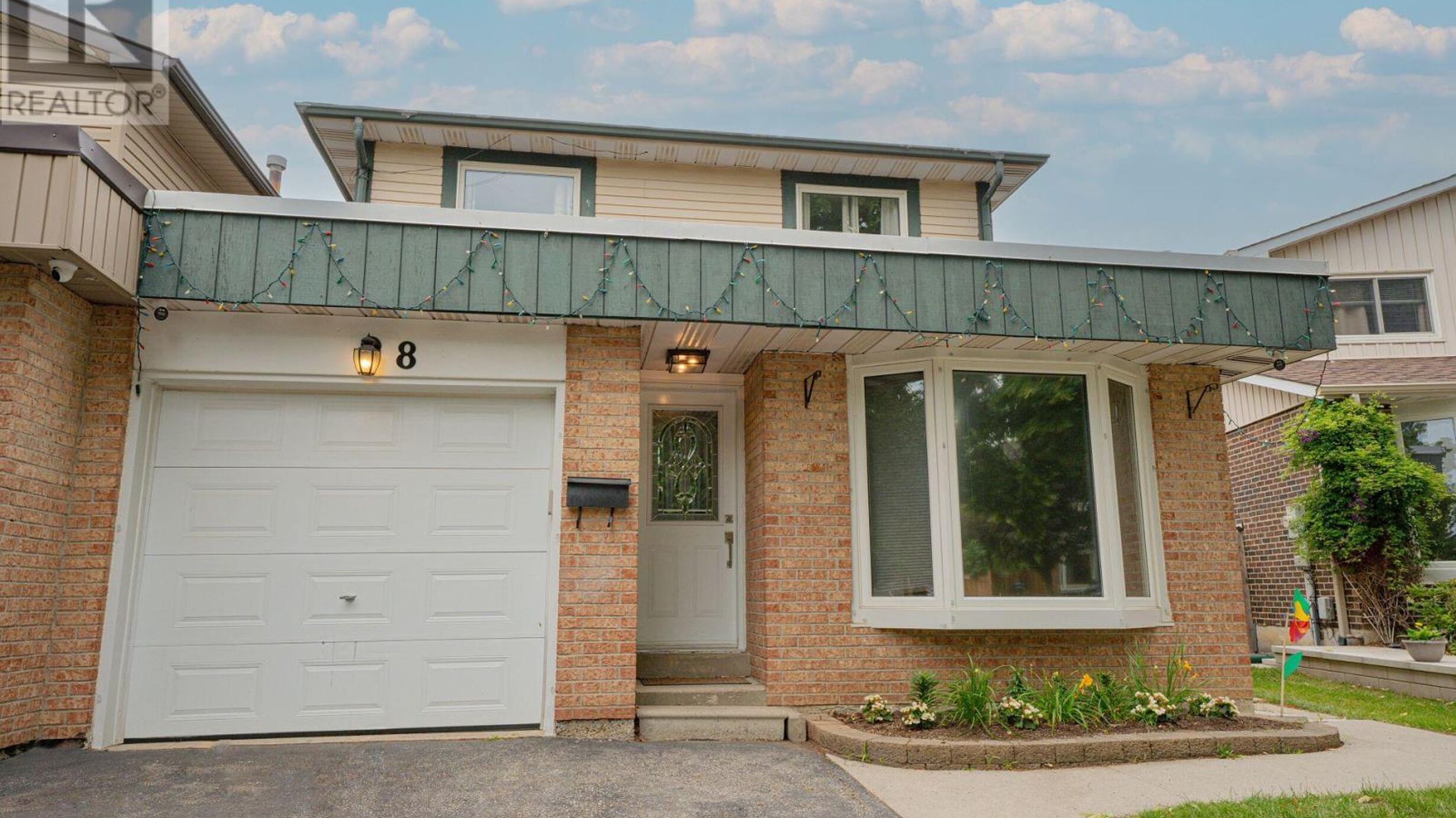 8 JOANNE COURT Image
