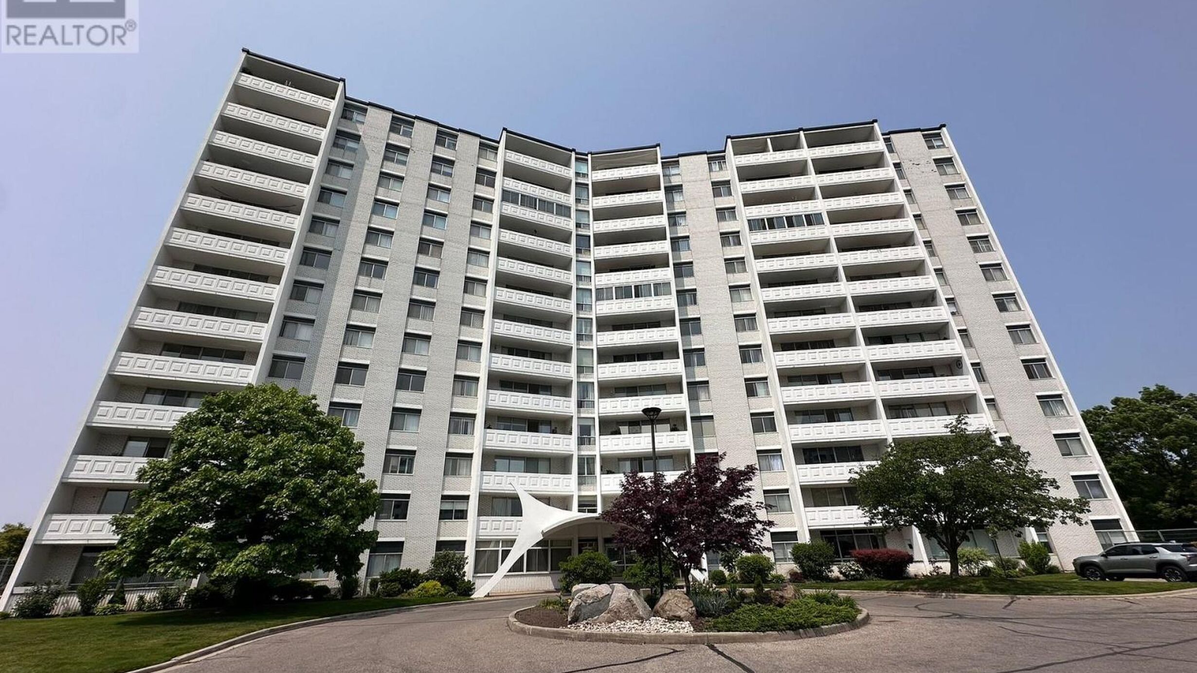 502 - 15 TOWERING HEIGHTS BOULEVARD Image