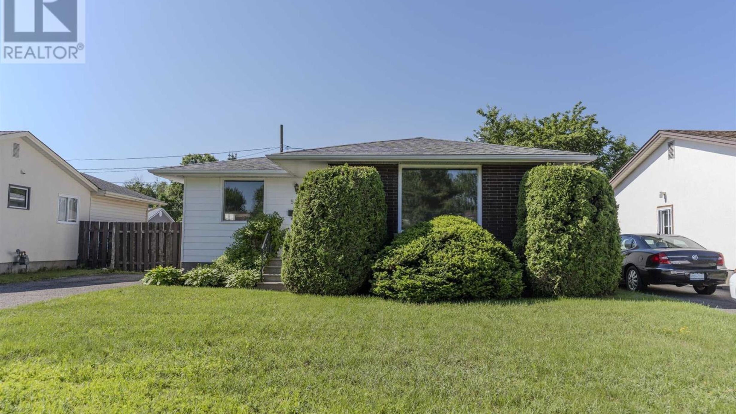 526 Victoria AVE W Image