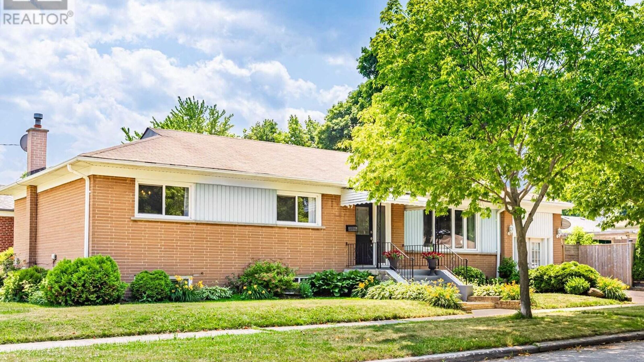 47 BASILDON CRESCENT Image