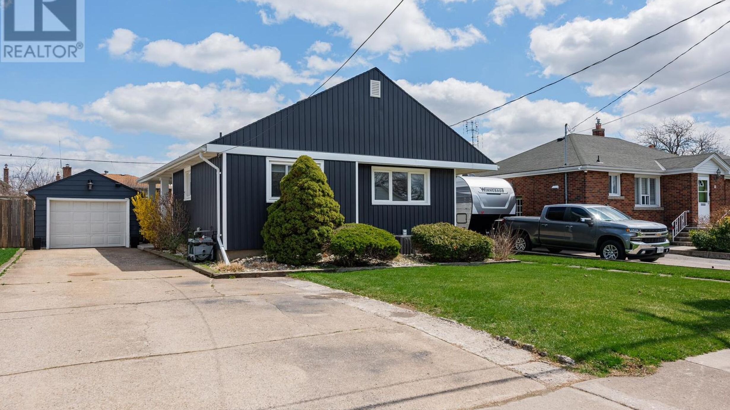 20 WHYTE AVENUE N Image
