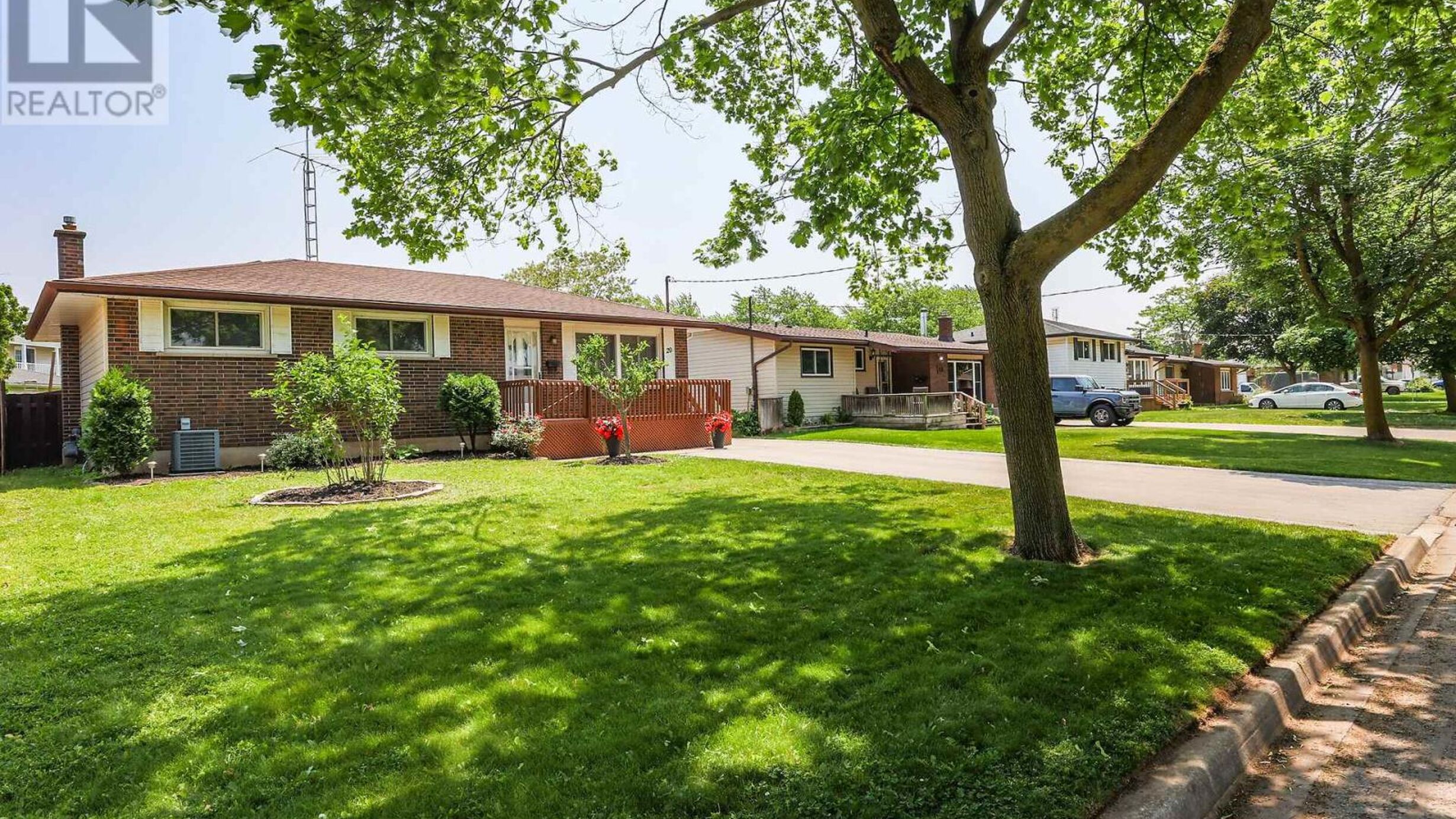20 HUNTLEY CRESCENT Image