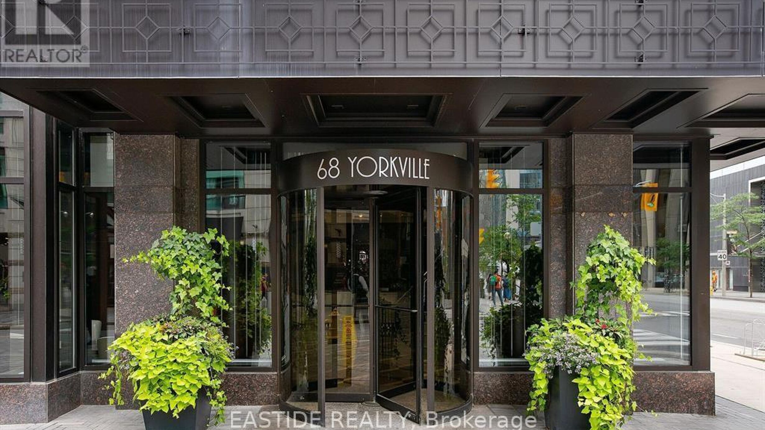 303 - 68 YORKVILLE AVENUE Image