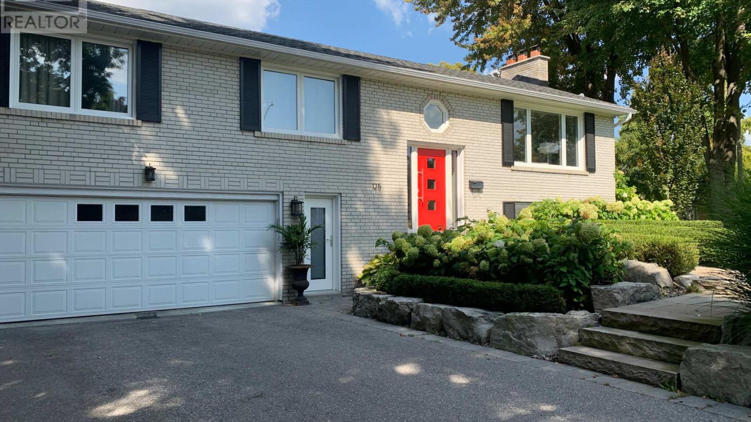 125 LAVEROCK AVENUE Image
