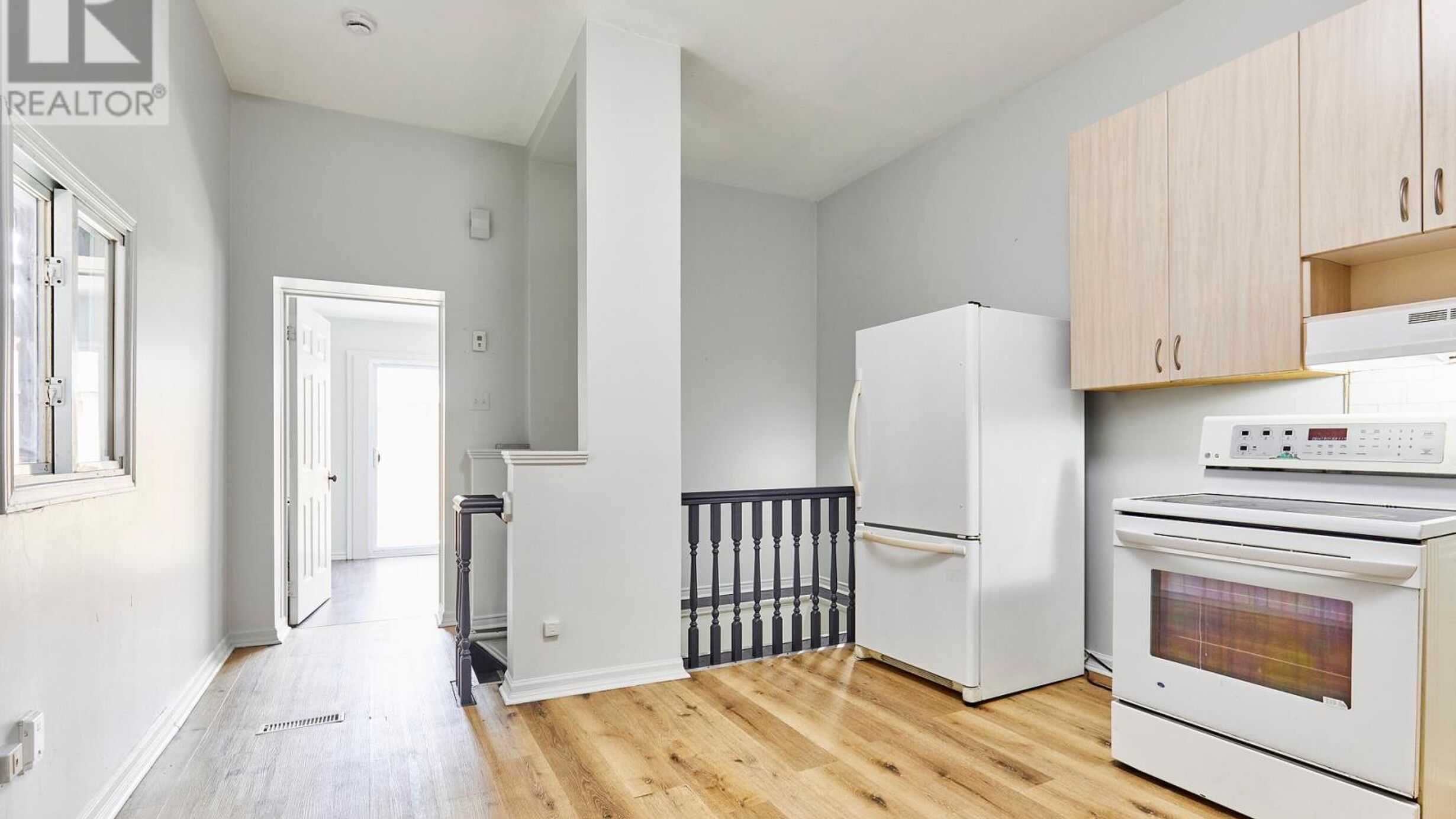 3 - 363 BARTON STREET E Image