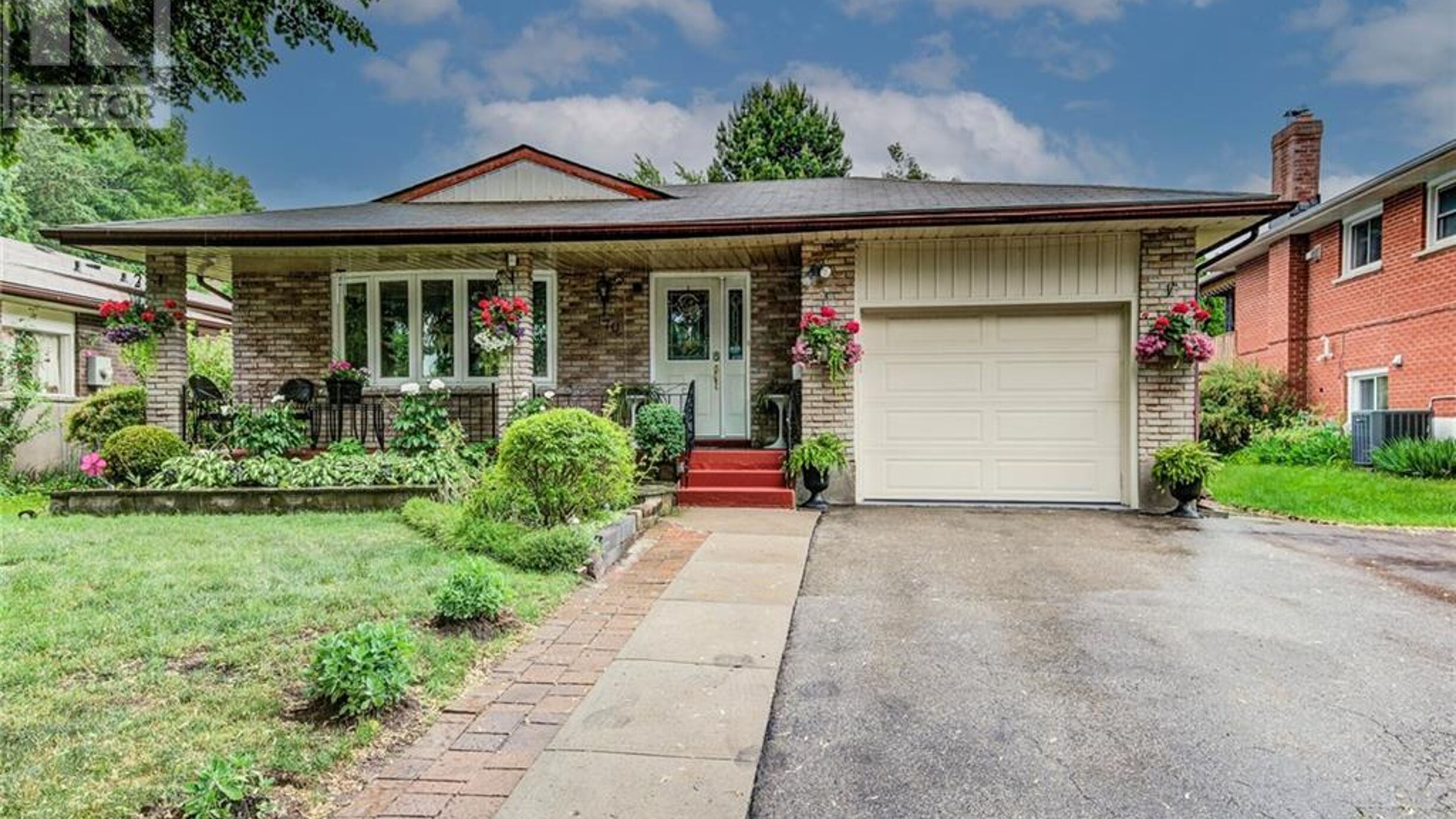 170 MARTINGLEN Crescent Image