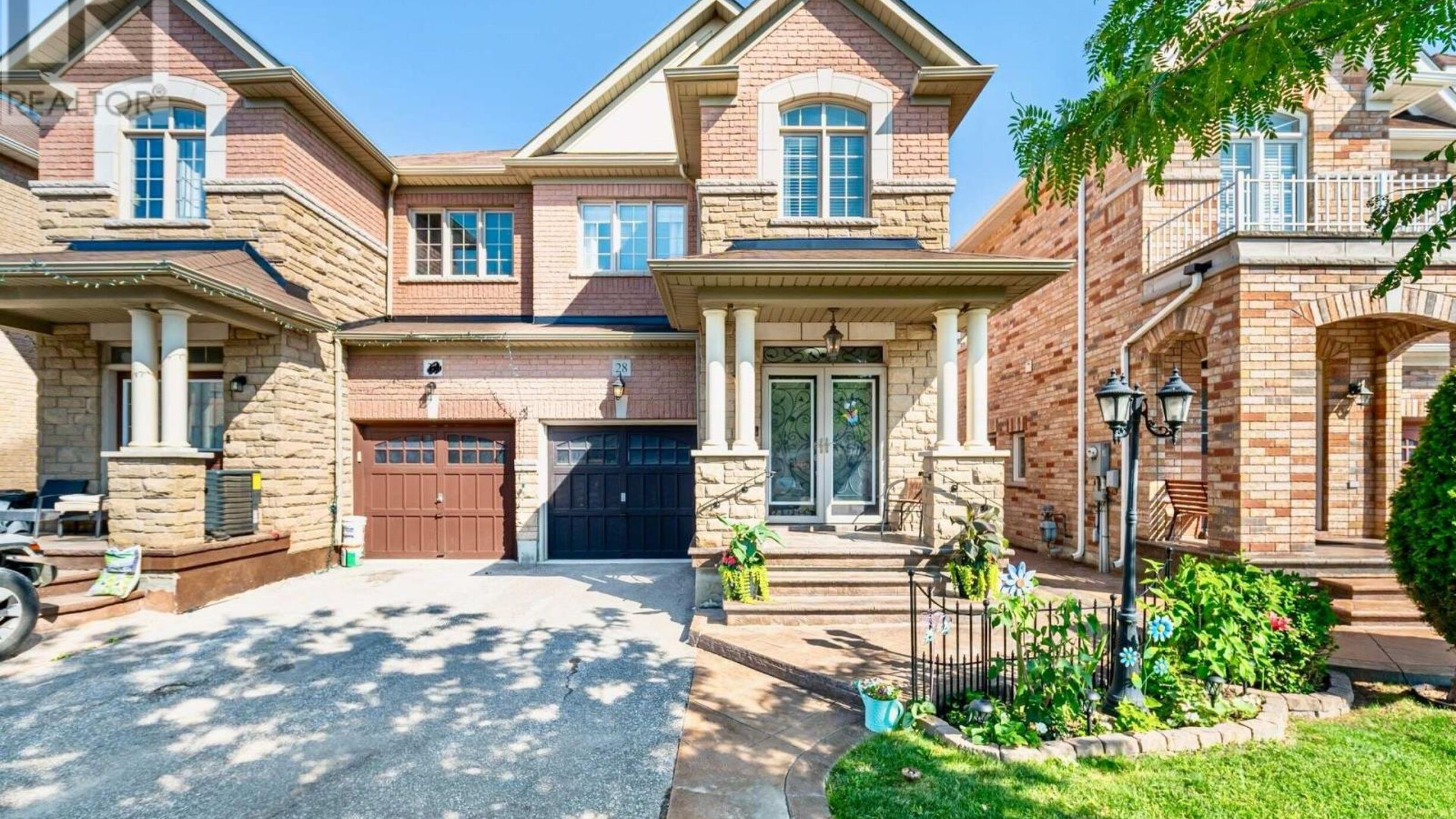 28 VERSAILLES CRESCENT Image